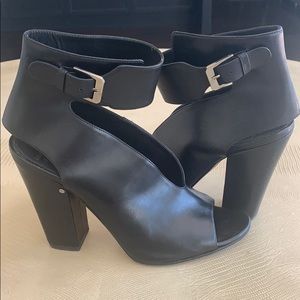 Laurence Decade Rush Shoe